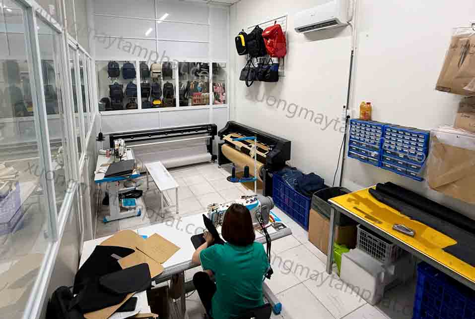 Phòng may mẫu tại xưởng may balo túi xách Tâm Phát