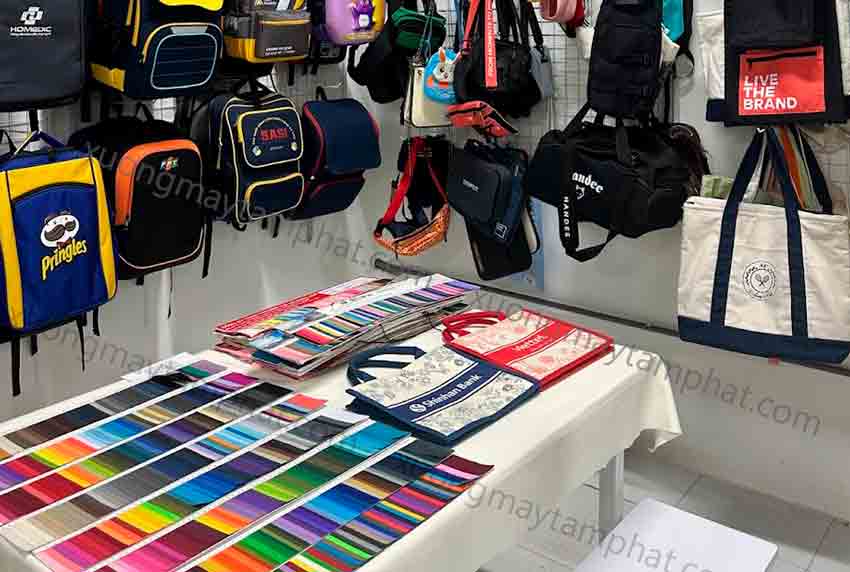Phòng trưng bày mẫ tại xưởng may Tâm Phát